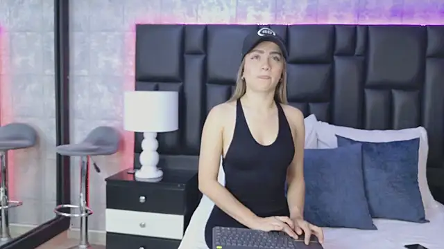 ZoeWilliis online show from 11-03-25, 12:39