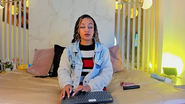 Melaniegh  online show from 09-09-25, 11:10