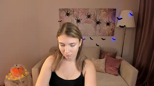 MilinaMorris online show from 10-19-25, 01:06