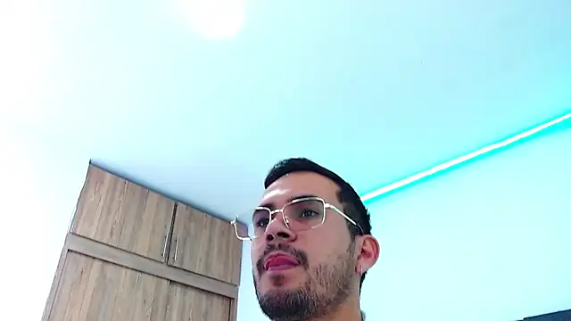 Arontrey21 online show from 10-03-25, 07:33