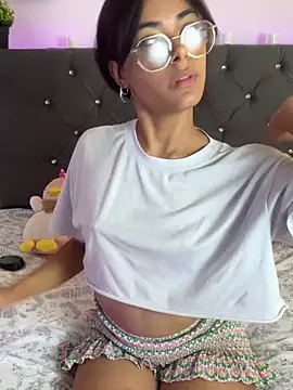 Snapshot of Im_Lyan chatting on 10-09-25, 05:11 Im Lyan online show from 10-09-25, 05:11