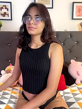 Snapshot of Im_Lyan chatting on 10-16-25, 03:24 Im Lyan online show from 10-16-25, 03:24