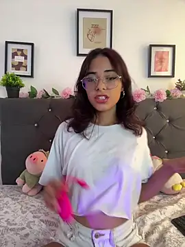 Snapshot of Im_Lyan chatting on 11-14-25, 04:28 Im Lyan online show from 11-14-25, 04:28