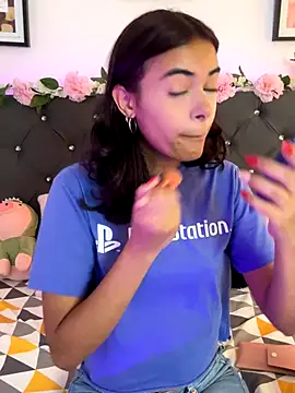 Snapshot of Im_Lyan chatting on 11-26-25, 03:24 Im Lyan online show from 11-26-25, 03:24