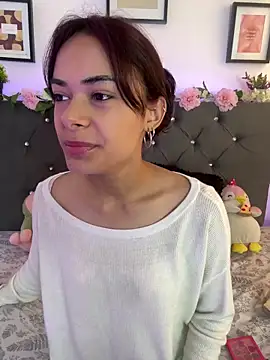 Snapshot of Im_Lyan chatting on 11-29-25, 03:37 Im Lyan online show from 11-29-25, 03:37