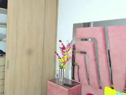 MaraKarly online show from 10-20-25, 07:36