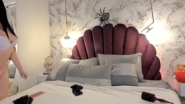 Alicia vellami online show from 10-17-25, 03:14