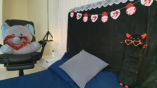 Snapshot of IvyBelle_ chatting on 02-14-26, 12:13 IvyBelle online show from 02-14-26, 12:13