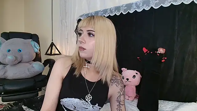 Snapshot of IvyBelle_ chatting on 03-10-26, 11:37 IvyBelle online show from 03-10-26, 11:37