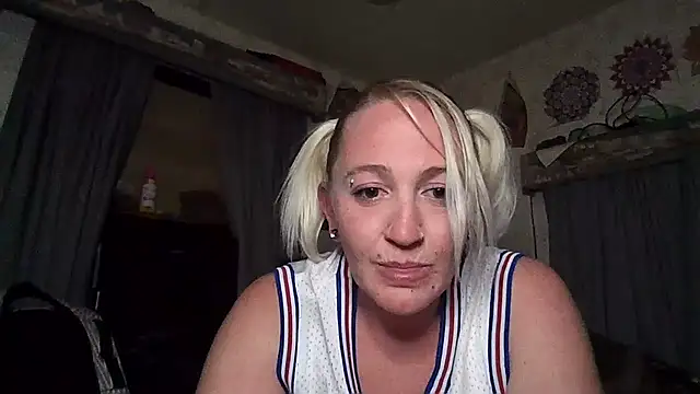Snapshot of LyraShade89 chatting on 10-07-25, 06:54 LyraShade89 online show from 10-07-25, 06:54