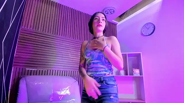 Snapshot of AlliceCopper chatting on 11-11-25, 02:39 AlliceCopper online show from 11-11-25, 02:39