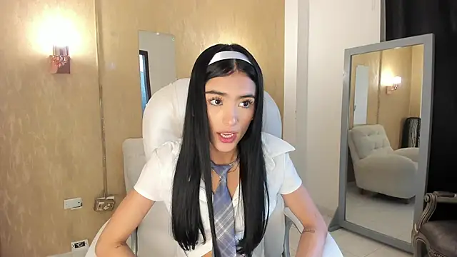 zoerouse  online show from 11-18-25, 07:51