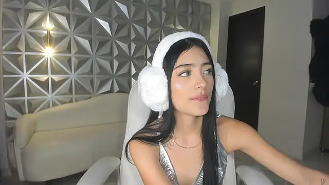 zoerouse  online show from 12-17-25, 08:15