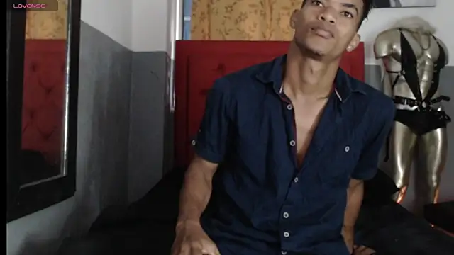 Snapshot of David_s3xy chatting on 10-21-25, 01:12 David s3xy online show from 10-21-25, 01:12