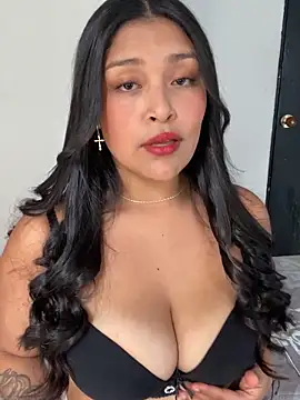 Snapshot of Aurora_fire1 chatting on 10-28-25, 07:38 Aurora fire1 online show from 10-28-25, 07:38