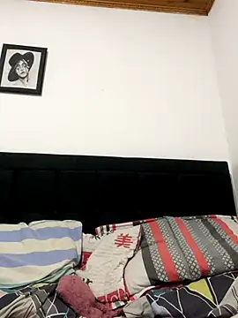 Snapshot of coupledesire18 chatting on 10-16-25, 12:11 coupledesire18 online show from 10-16-25, 12:11