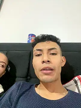 Snapshot of coupledesire18 chatting on 11-22-25, 04:22 coupledesire18 online show from 11-22-25, 04:22