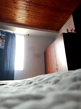 Snapshot of coupledesire18 chatting on 11-27-25, 06:21 coupledesire18 online show from 11-27-25, 06:21