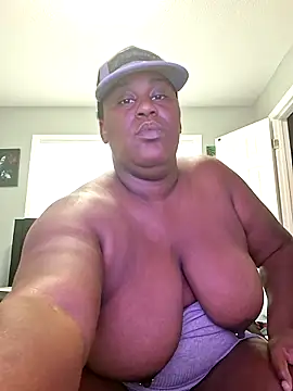 Snapshot of Eatme07 chatting on 09-11-25, 01:44 Eatme07 online show from 09-11-25, 01:44