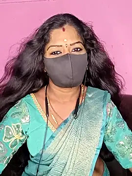 Snapshot of tamilammukuttyy chatting on 10-18-25, 04:04 tamilammukuttyy online show from 10-18-25, 04:04