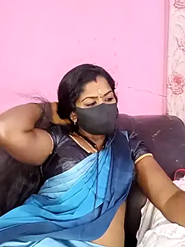 Snapshot of tamilammukuttyy chatting on 10-24-25, 05:15 tamilammukuttyy online show from 10-24-25, 05:15