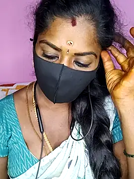 Snapshot of tamilammukuttyy chatting on 11-15-25, 02:46 tamilammukuttyy online show from 11-15-25, 02:46