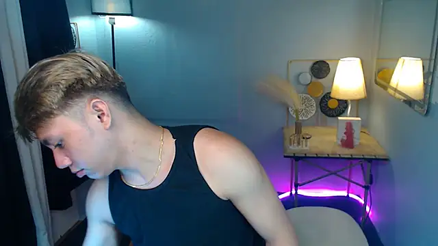 Snapshot of Urfucker_drei chatting on 09-24-25, 08:06 Urfucker drei online show from 09-24-25, 08:06