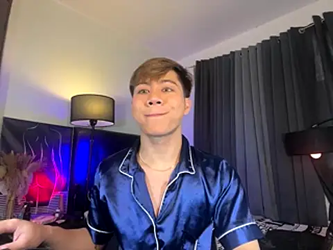 Snapshot of Urfucker_drei chatting on 10-23-25, 05:18 Urfucker drei online show from 10-23-25, 05:18