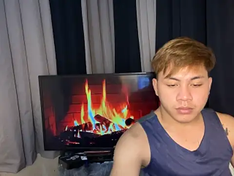 Snapshot of Urfucker_drei chatting on 12-17-25, 07:09 Urfucker drei online show from 12-17-25, 07:09