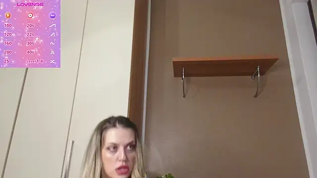 Snapshot of ScarletVerdi chatting on 12-01-25, 08:52 ScarletVerdi online show from 12-01-25, 08:52