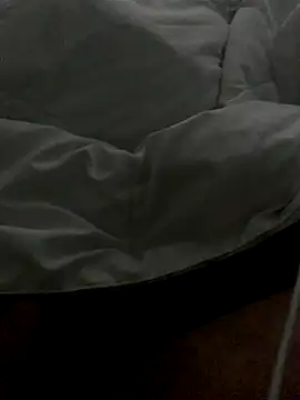 Snapshot of Hugecock9inchhh chatting on 12-17-25, 07:42 Hugecock9inchhh online show from 12-17-25, 07:42