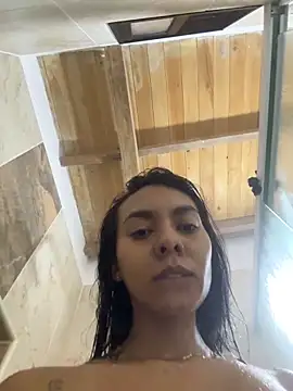 GiorgiaLuxee online show from 10-31-25, 12:39