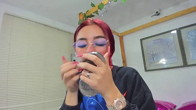 Vaiiolett  online show from 09-11-25, 01:22