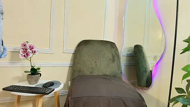 keila hott20 online show from 10-11-25, 12:36