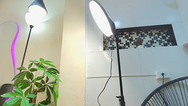 keila hott20 online show from 10-17-25, 01:14