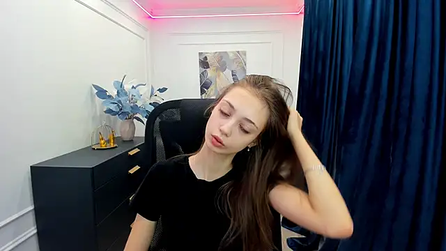 Snapshot of EmilyGraydis chatting on 09-26-25, 04:49 EmilyGraydis online show from 09-26-25, 04:49