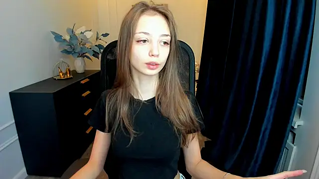 Snapshot of EmilyGraydis chatting on 09-27-25, 04:17 EmilyGraydis online show from 09-27-25, 04:17