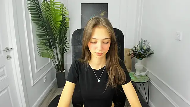 Snapshot of EmilyGraydis chatting on 10-08-25, 04:21 EmilyGraydis online show from 10-08-25, 04:21