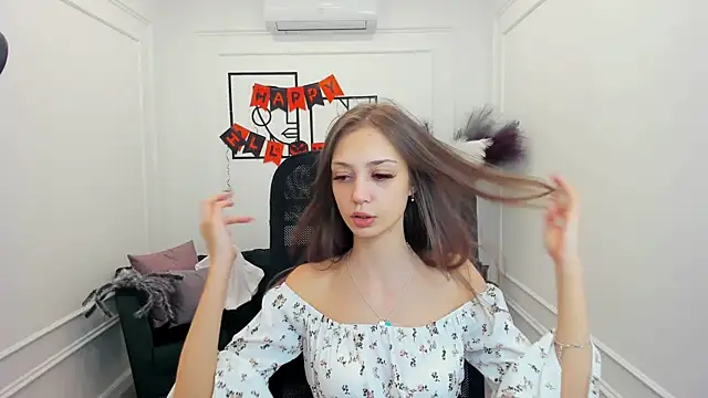 Snapshot of EmilyGraydis chatting on 10-21-25, 04:46 EmilyGraydis online show from 10-21-25, 04:46