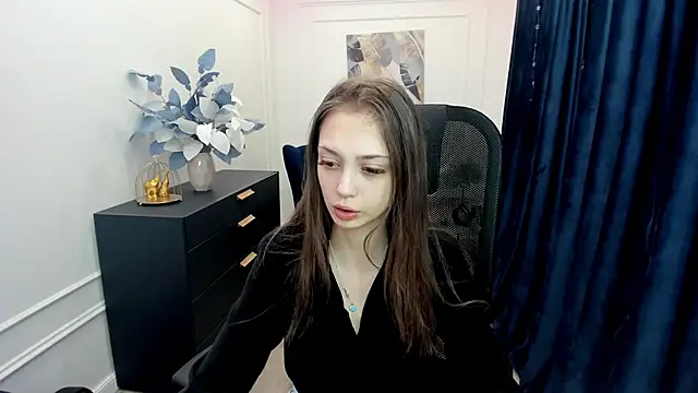 Snapshot of EmilyGraydis chatting on 11-21-25, 04:22 EmilyGraydis online show from 11-21-25, 04:22