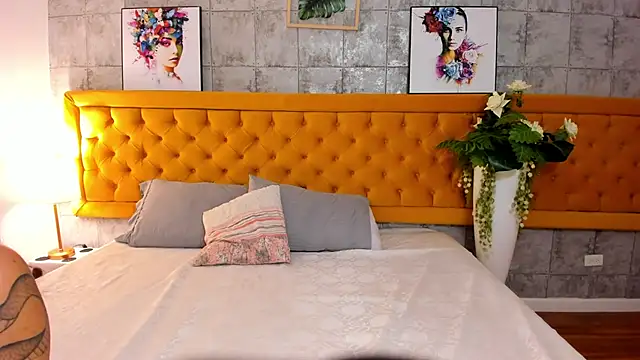 LiilithNova online show from 11-18-25, 04:06