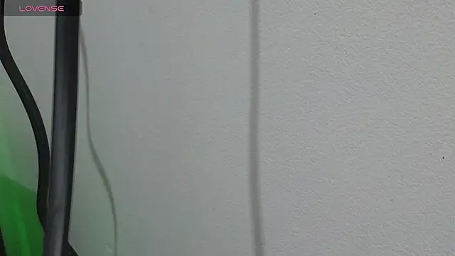 Snapshot of Amy_monroee chatting on 09-27-25, 10:04 Amy monroee online show from 09-27-25, 10:04