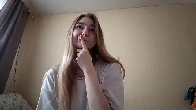 Nymera flare online show from 11-03-25, 06:36