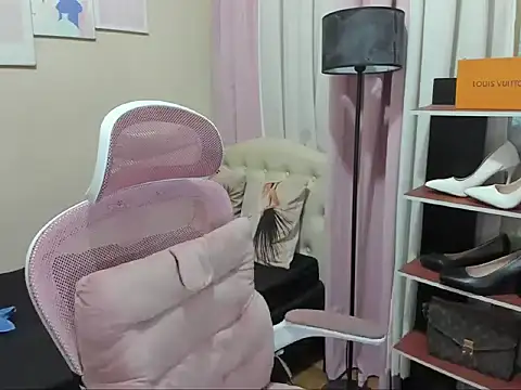 Snapshot of Seductive_Margaux chatting on 10-01-25, 06:08 Seductive Margaux online show from 10-01-25, 06:08