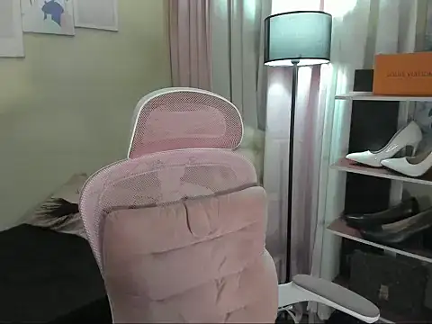 Snapshot of Seductive_Margaux chatting on 10-02-25, 05:36 Seductive Margaux online show from 10-02-25, 05:36