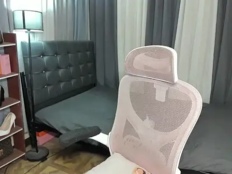 Snapshot of Seductive_Margaux chatting on 03-02-26, 07:15 Seductive Margaux online show from 03-02-26, 07:15