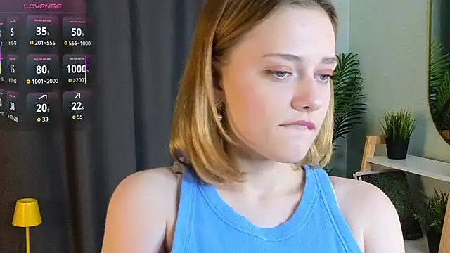 Snapshot of HollieCollelo chatting on 11-13-25, 03:16 HollieCollelo online show from 11-13-25, 03:16