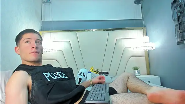 Snapshot of HunterHeat_ chatting on 09-21-25, 12:07 HunterHeat online show from 09-21-25, 12:07