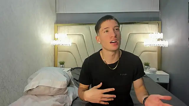 Snapshot of HunterHeat_ chatting on 09-23-25, 11:35 HunterHeat online show from 09-23-25, 11:35