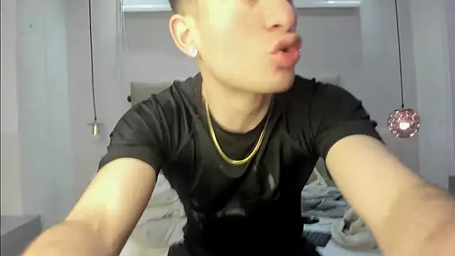 Snapshot of HunterHeat_ chatting on 10-15-25, 12:05 HunterHeat online show from 10-15-25, 12:05